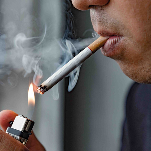 Hút thuốc nhiều khiến cho bệnh viêm xoang, viêm mũi ngày càng nặng