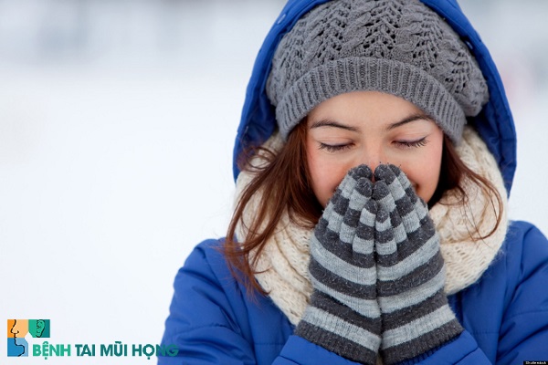 Cần giữ ấm cơ thể khi thời tiết chuyển lạnh để hạn chế bệnh
