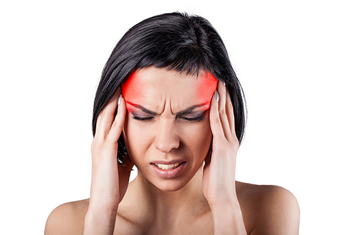 Người bị viêm xoang trán thường có triệu chứng đau hai bên thái dương và phần giữa 2 lông mày