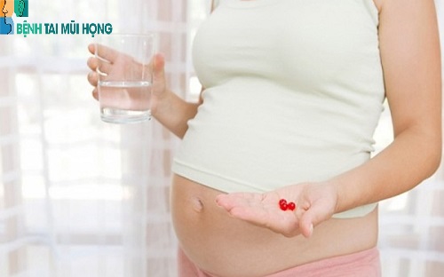 Việc dùng thuốc khi mang thai cần hết sức lưu ý.