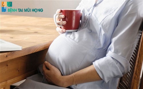 Mẹ bầu nên uống trà nóng để bệnh được đẩy lùi nhanh chóng hơn