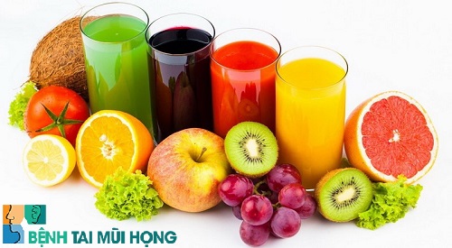 Uống nước ép hoa quả giàu vitamin C rất tốt cho sức khỏ, giúp nhanh khỏi bệnh