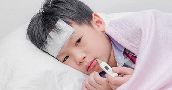 Viêm amidan khiến trẻ bị ho sốt, mệt mỏi