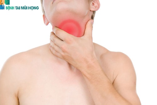 Đau rát cổ họng là triệu chứng của viêm họng
