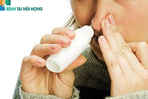 Cách xử lý thông dụng nhât khi có triệu chứng của viêm xoang mũi dị ứng là rửa mũi xoang