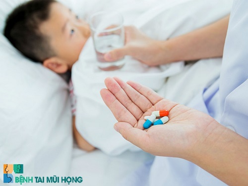 Cần thận trọng khi dùng thuốc chữa viêm amidan cho trẻ em