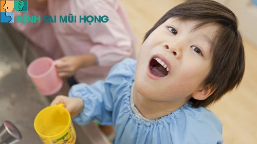 Giữ vệ sinh răng, miệng là cách phòng ngừa viêm họng ở trẻ nhỏ đơn giản