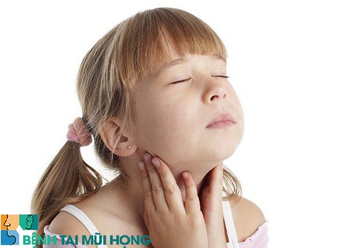 Trẻ bị nghẹt mũi thường gây khó thở