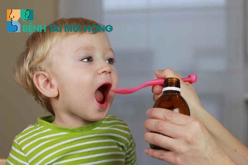 Chỉ cho trẻ uống siro trị sổ mũi khi có chỉ định của bác sĩ