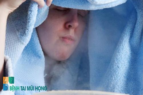 Xông mũi xoang với nước nóng giúp thông mũi, khí huyết lưu thông
