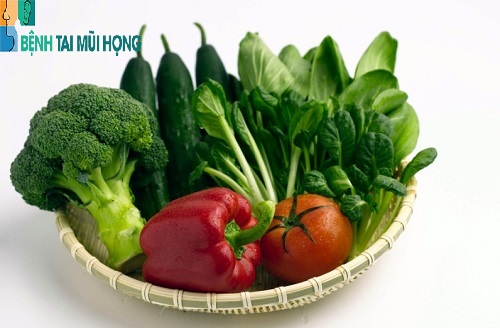 Tăng cường ăn các loại rau xanh để phòng tránh bệnh viêm vòm họng.