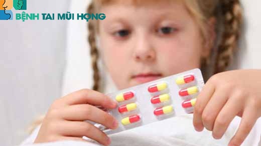 Thuốc kháng sinh chỉ được sử dụng cho trẻ khi nguyên nhân của viêm họng là do vi khuẩn