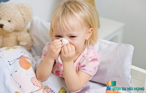 Trẻ bị viêm mũi do viêm amidan mãn tính