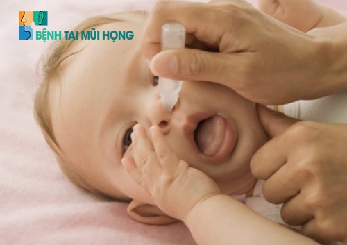 Trẻ sơ sinh bị ngạt mũi phải làm thế nào