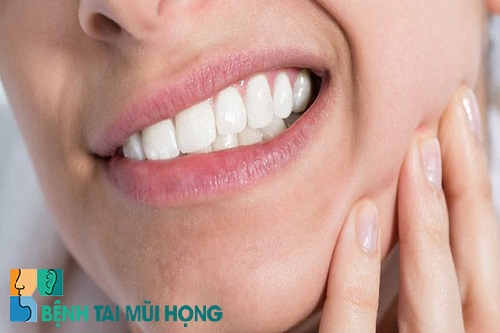 Đau răng do nhiều nguyên nhân gây ra, trong đó có thể do viêm xoang