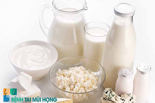 Sữa và các sản phẩm từ sữa là một trong những loại thực phẩm người bị viêm xoang mũi không nên ăn gì