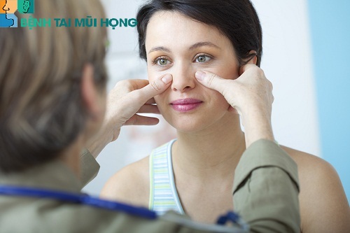 Để chữa viêm xoang mũi mãn tính hiệu quả nên thăm khám bác sĩ