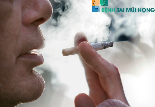 Hút thuốc là một trong những nguyên nhân khiến viêm xoang mũi nặng hơn