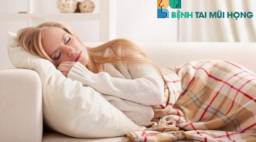  Kê cao gối khi ngủ giảm nghẹt mũi hiệu quả