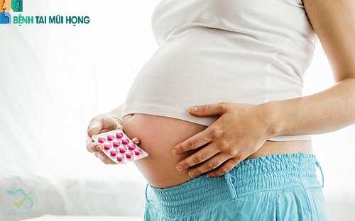 Phụ nữ có thai cần thận trọng khi sử dụng viên ngậm Tyrotab 